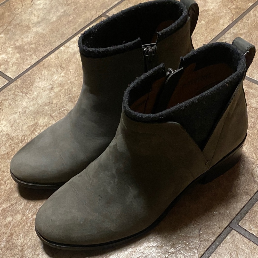 Vionic Women’s Olive Leather Ankle Boots with Wool Trim 8 Luxury